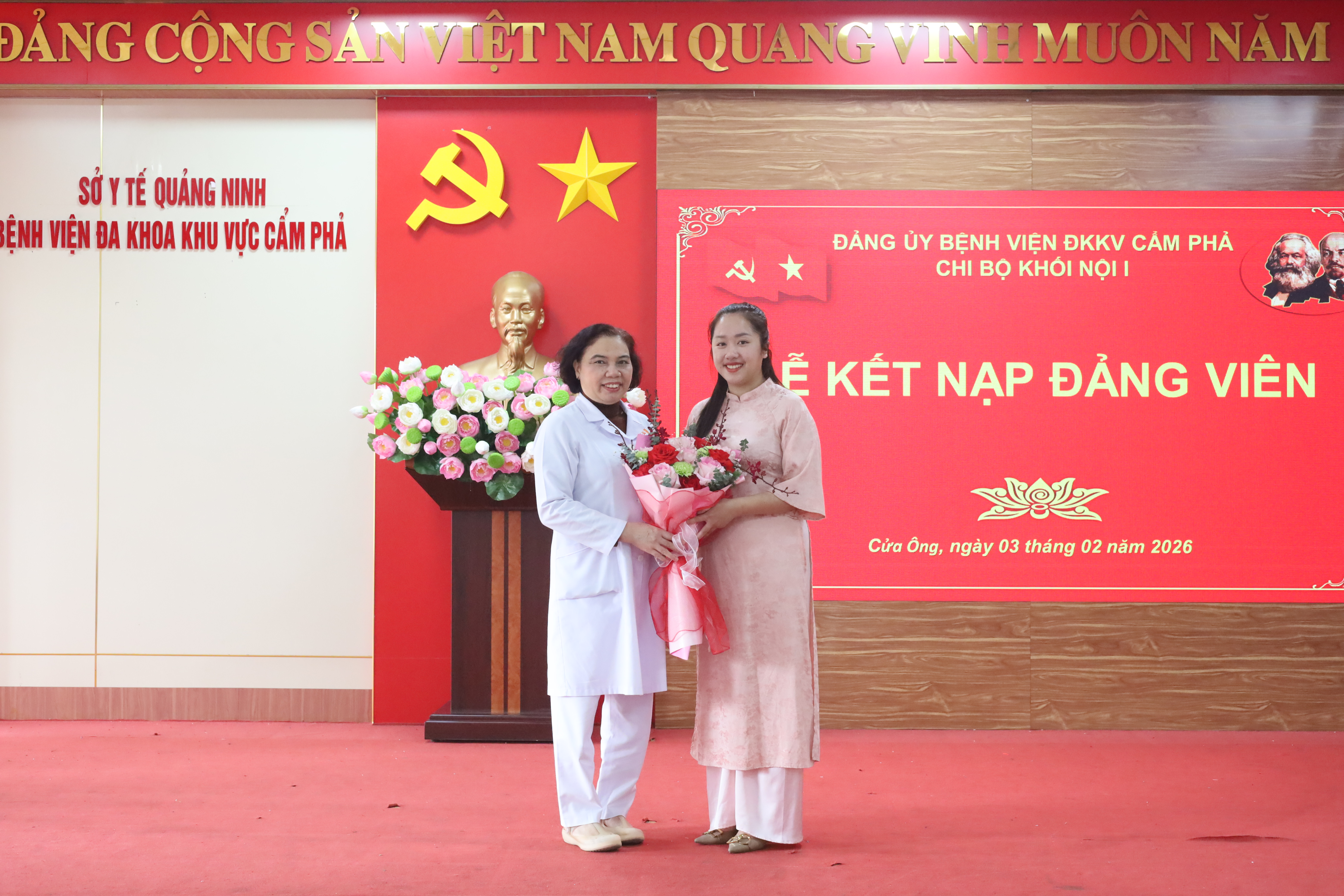 BỆNH VIỆN ĐA KHOA KHU VỰC CẨM PHẢ TỔ CHỨC LỄ KẾT NẠP ĐẢNG VIÊN CHO 05 QUẦN CHÚNG ƯU TÚ NHÂN KỶ NIỆM 96 NĂM NGÀY THÀNH LẬP ĐẢNG CỘNG SẢN VIỆT NAM (03/02/1930 - 03/02/2026)