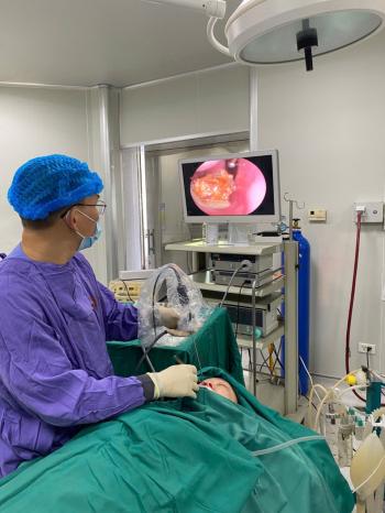 BỆNH VIỆN ĐA KHOA KHU VỰC CẨM PHẢ: PHẪU THUẬT NỘI SOI LẤY SỎI TRONG HỐC MŨI