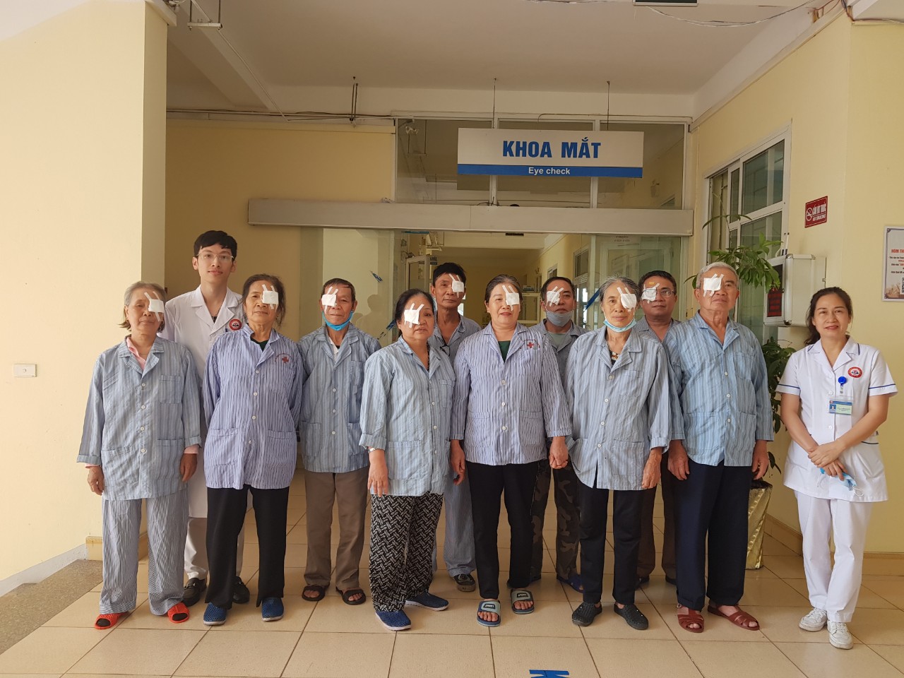 KHOA MẮT, BỆNH VIỆN ĐA KHOA KHU VỰC CẨM PHẢ: VỮNG TAY NGHỀ, SÁNG Y ĐỨC - NƠI GIỮ GÌN ÁNH SÁNG CUỘC ĐỜI!