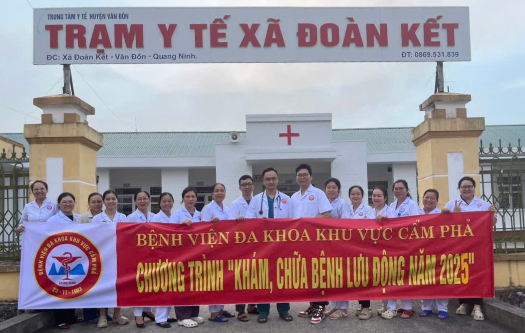BỆNH VIỆN ĐKKV CẨM PHẢ: KHÁM BỆNH LƯU ĐỘNG TẠI CÁC XÃ KHÓ KHĂN - MANG Y TẾ ĐẾN GẦN HƠN VỚI NHÂN DÂN.