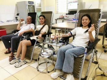 KHI CỘNG ĐỒNG CHUNG TAY CÙNG “ÁO TRẮNG” HIẾN MÁU CỨU NGƯỜI