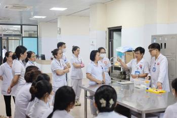 BỆNH VIỆN ĐA KHOA KHU VỰC CẨM PHẢ TỔ CHỨC TẬP HUẤN KỸ THUẬT GHI ĐIỆN TÂM ĐỒ VÀ LẤY MẪU XÉT NGHIỆM